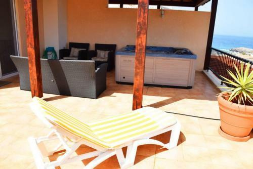 Luxurious Townhouse In Los Cristianos