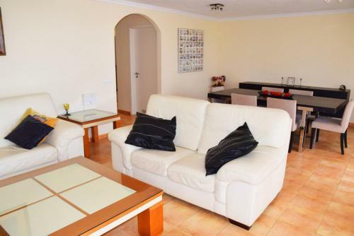 Luxurious Townhouse In Los Cristianos