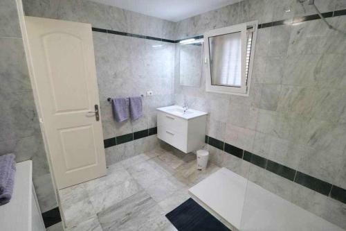 Apartamento B401 Los Cristianos 2 Bed 1 Bath Sleeps 4