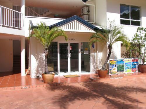 Cairns Golden Sands Beachfront Apartments
