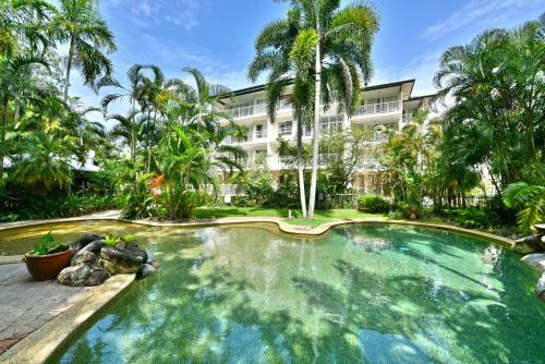 Cairns Golden Sands Beachfront Apartments