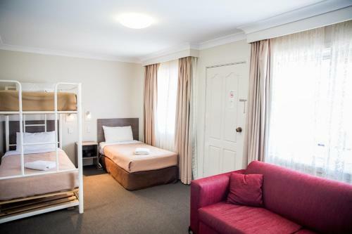 Lilac City Motor Inn & Steakhouse
