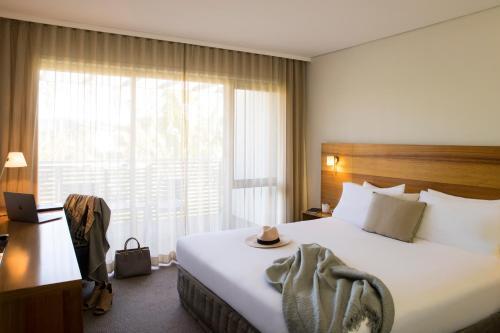 Hotel Pullman Magenta Shores Resort (formerly Quay West Resort)