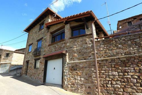 Casa Tur�stica ''los Chaleco'' En Lumbreras Con Terraza Privada.