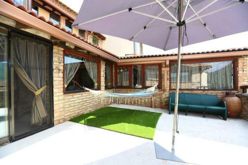 Casa Tur�stica ''los Chaleco'' En Lumbreras Con Terraza Privada.