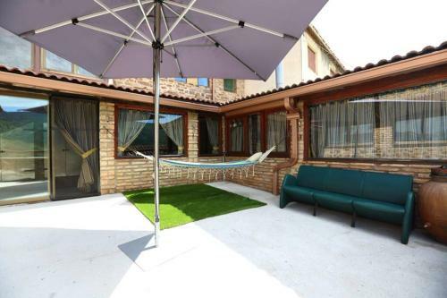 Casa Tur�stica ''los Chaleco'' En Lumbreras Con Terraza Privada.