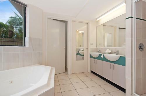 Apartamentos Windward Passage