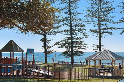 Hotel The Norfolks On Moffat Beach