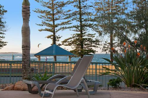Hotel The Norfolks On Moffat Beach