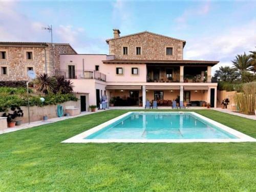 Luxury Villa In Manacor With Private Swimming Pool
