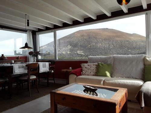 Mirador De Los Volcanes