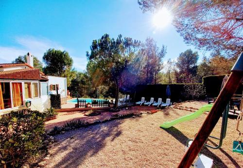 Abeleshome. Villa Con Piscina, Barbacoa Y Parque Infantil.