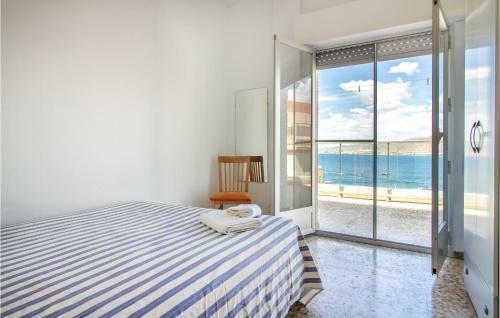 Stunning Home In Mazarr�n With 4 Bedrooms