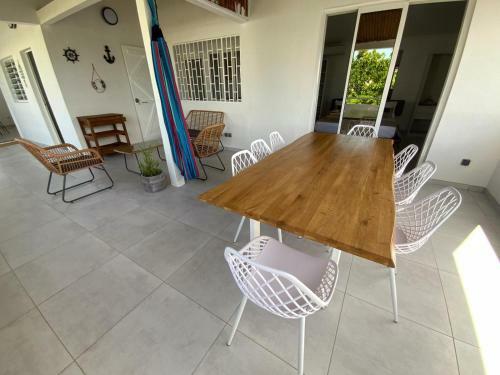 Jolie Villa Avec Piscine Au Bord de L'eau