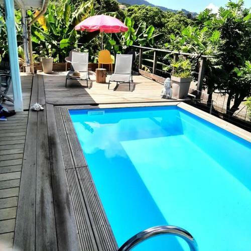 Charmant Haut de Villa Avec Piscine Partagee