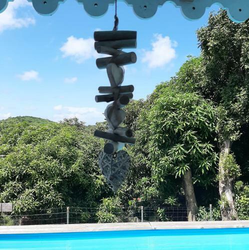 Charmant Haut de Villa Avec Piscine Partagee