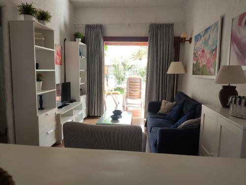 Lovely 2 Bedroom Bungalow With Parking