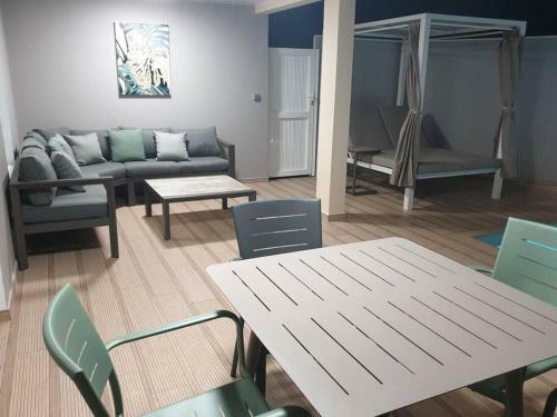 Mars Et Venus Location - Piscine Priv�e Et Chauff�e