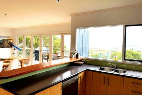Apollo Ocean Blue ~ Oceanview ~wifi ~pet Friendly