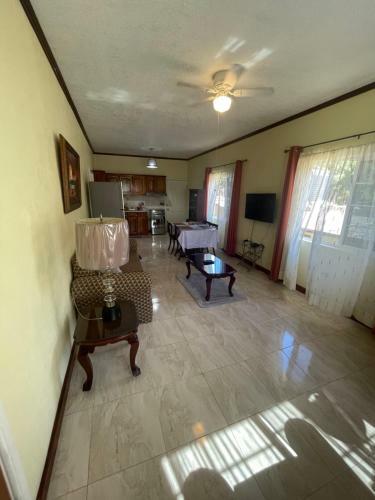 2-bed Apartment Drax Hall Ocho Rios AC And Wifi