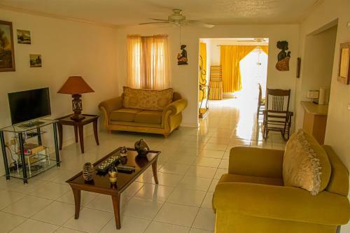 Hostal Holidays At Mango Walk Country Club