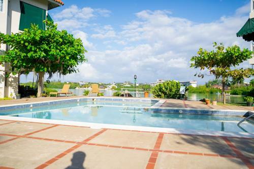 Apartamento Oceanfront Condo W/ Beach Access, Pool, & Gym (2f)