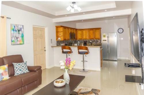 Apartamento La Vue, Montego Bay, Spacious King Bed Suite