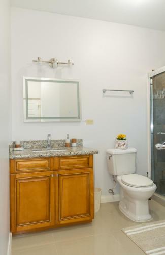 Apartamento La Vue, Montego Bay, Spacious King Bed Suite