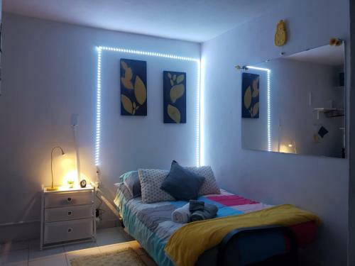 Apartamento Yellow-gray Tropical Studio