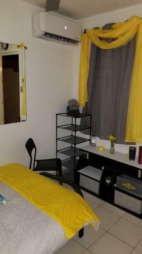 Apartamento Yellow-gray Tropical Studio