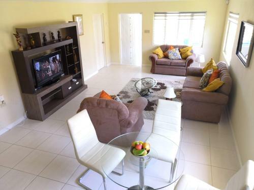 Juds Vacation Home In Hartlands Estate, Priory Ja