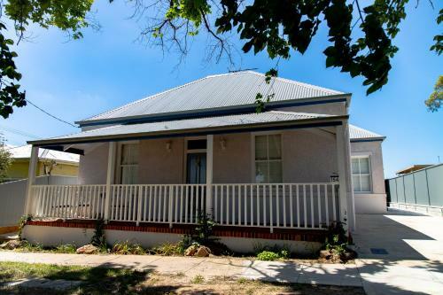Roseberne Cottage - Luxury Bathurst Getaway!
