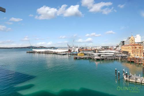 Apartamento Qv Princes Wharf Waterfront Apt With Balcony - 1030