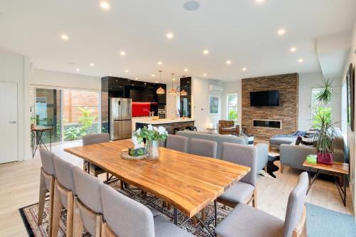 Elegant And Stylish Retreat In Leafy Epsom