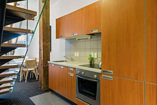 Apartamento Chic And Spacious Cbd Loft - 2 Beds City Views