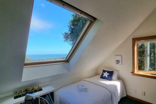 The Kauri Retreat With Sea Views - Spa Pool