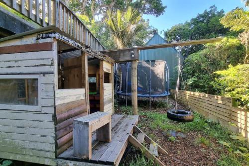 The Kauri Retreat With Sea Views - Spa Pool