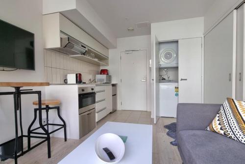 Marina View Apartment In The Viaduct-pool,spa-gym