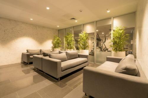 Apartment With Brilliant Views In Auckland Cbd