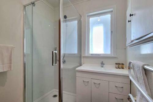 Apartamento Awesome 3 - Bedroom Unit With Free Parking - Wifi