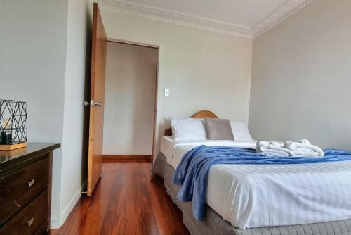 Apartamento Awesome 3 - Bedroom Unit With Free Parking - Wifi