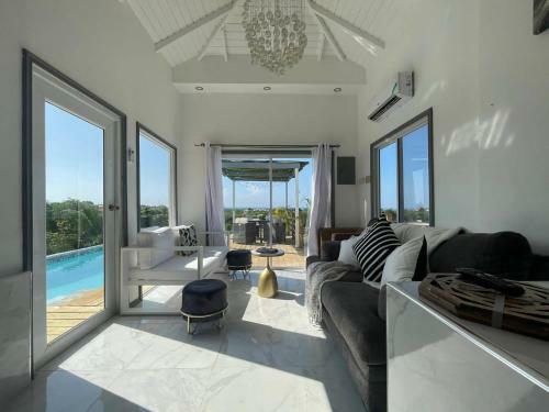 Lush Coastline Serviced Villa With Pool