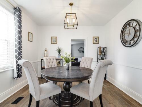 Charming And Newly Renovated Home In Arnprior