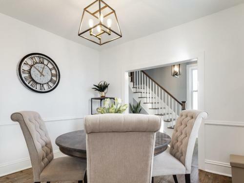 Charming And Newly Renovated Home In Arnprior