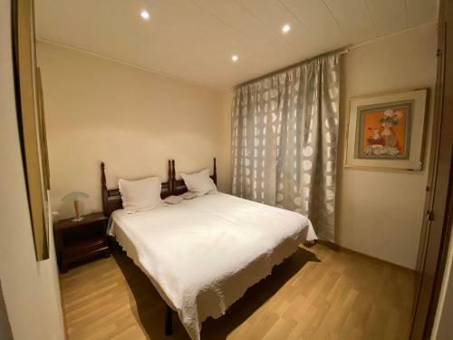 Beautiful And Bright Apartment, 500m From Cable Car