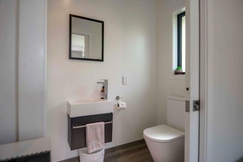 Apartamento Six Kamahi Guest House & Studio Unit