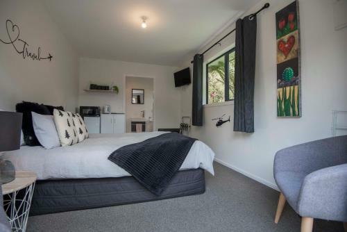 Apartamento Six Kamahi Guest House & Studio Unit