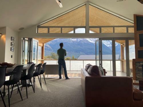 Waru Retreat Holiday Home - Mountain Luxury