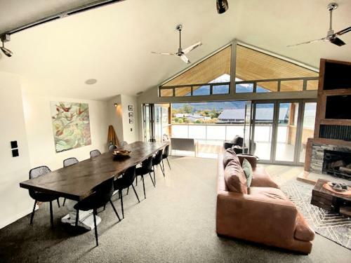 Waru Retreat Holiday Home - Mountain Luxury