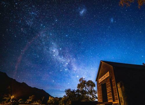 Waru Retreat Holiday Home - Mountain Luxury
